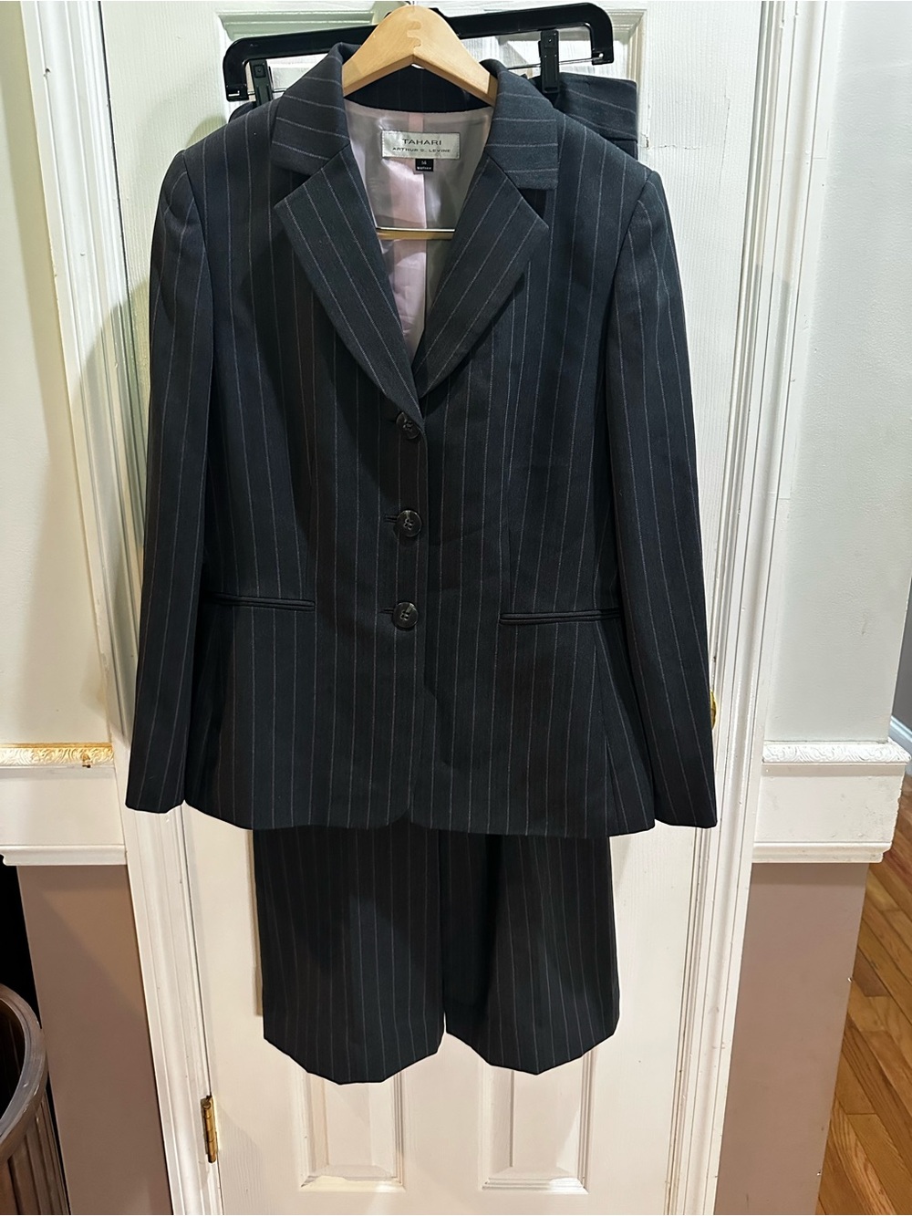 Tahari Arthur S Levine Pantsuit Blazer Pants Charcoal Pink Pinstripes Career 14